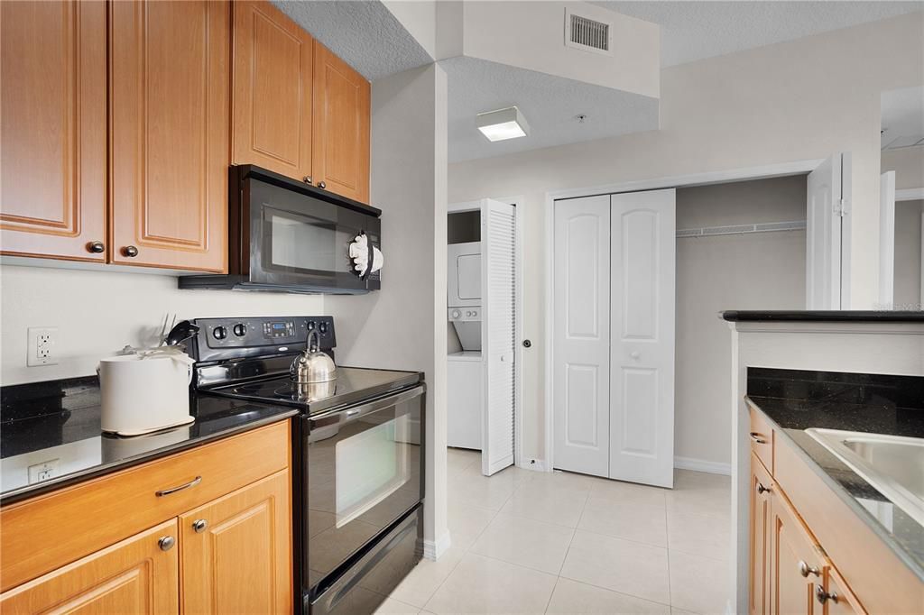 Activo con contrato: $154,900 (1 camas, 1 baños, 671 Pies cuadrados)