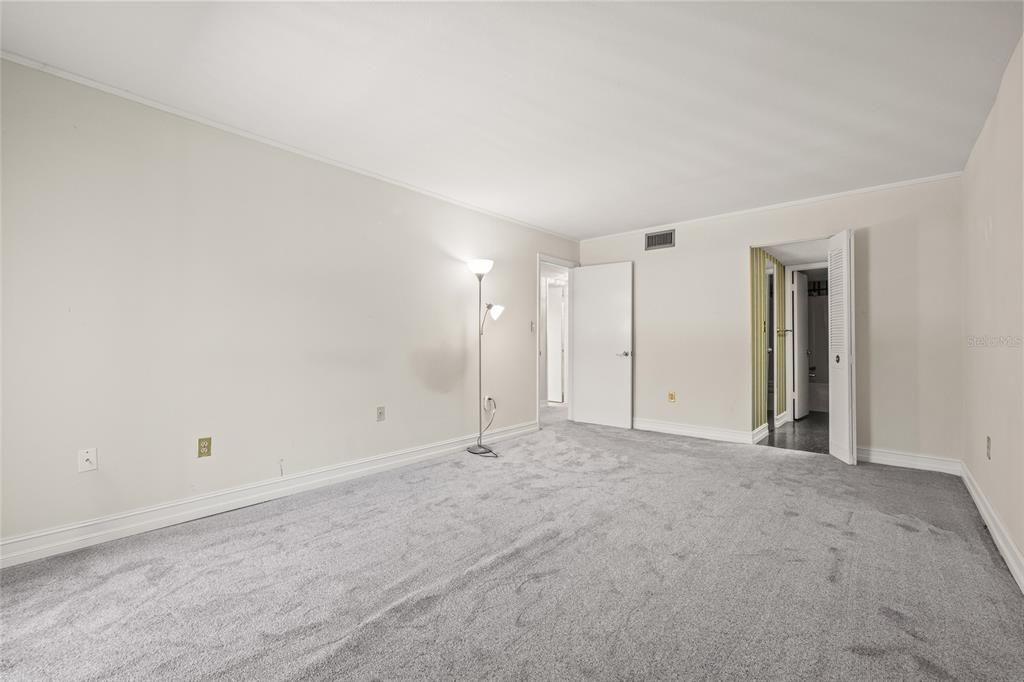 Под контрактом: $110,000 (2 спален, 2 ванн, 1270 Квадратных фут)