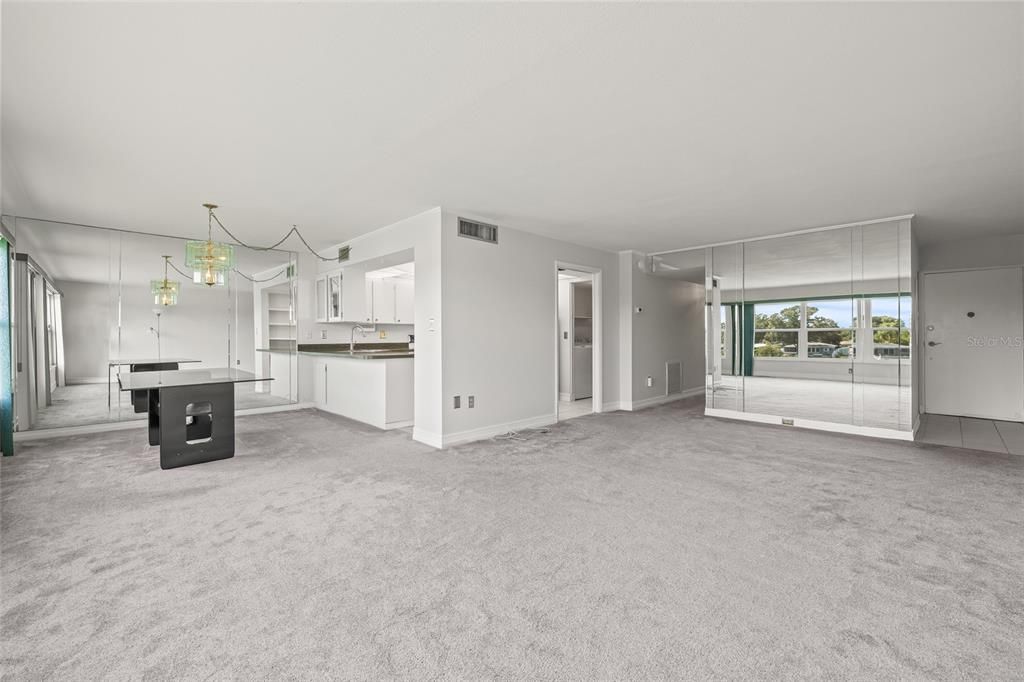 Под контрактом: $110,000 (2 спален, 2 ванн, 1270 Квадратных фут)