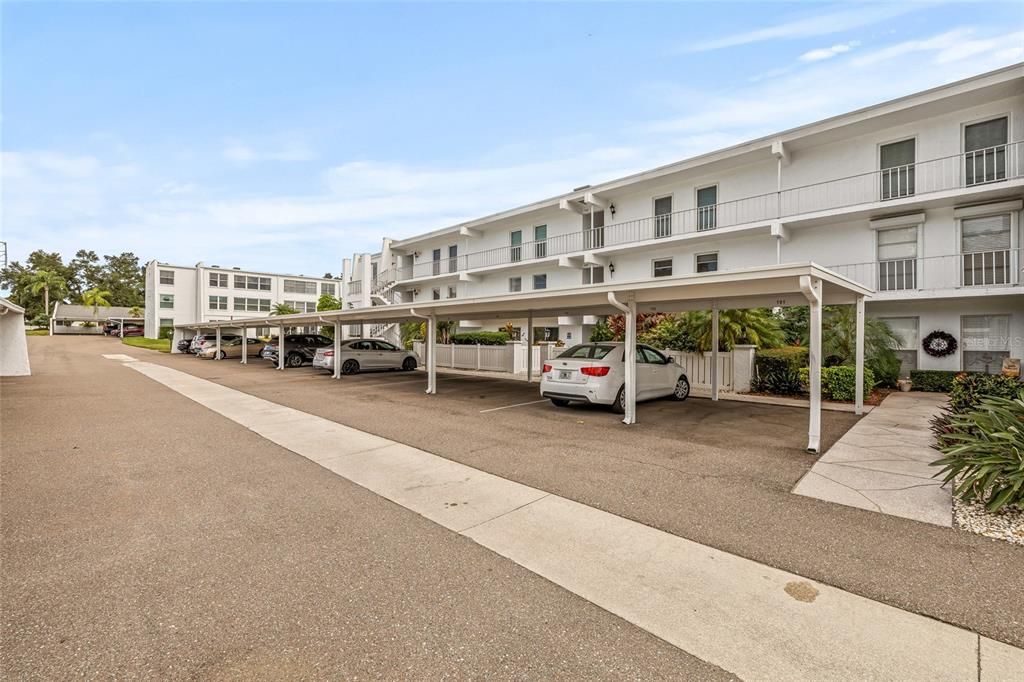 Под контрактом: $110,000 (2 спален, 2 ванн, 1270 Квадратных фут)