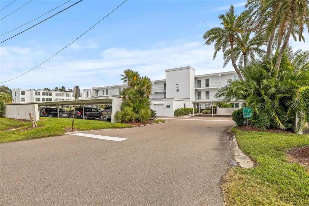 Под контрактом: $110,000 (2 спален, 2 ванн, 1270 Квадратных фут)