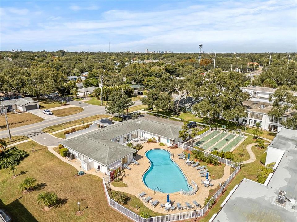 Под контрактом: $110,000 (2 спален, 2 ванн, 1270 Квадратных фут)