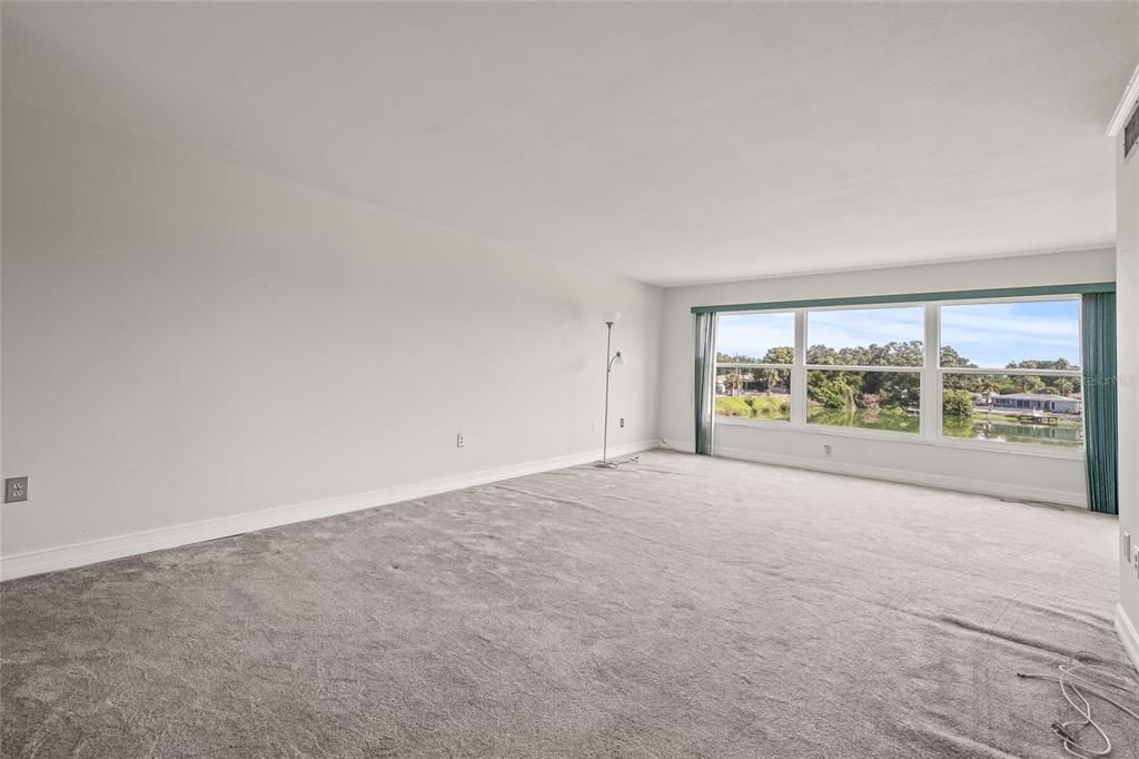 Под контрактом: $110,000 (2 спален, 2 ванн, 1270 Квадратных фут)