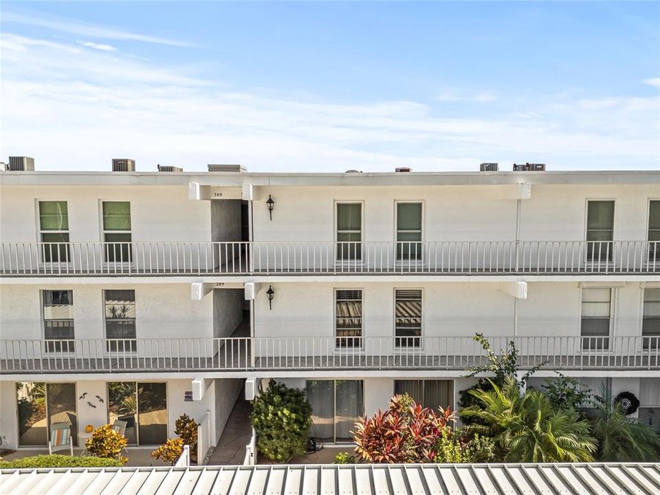 Под контрактом: $110,000 (2 спален, 2 ванн, 1270 Квадратных фут)