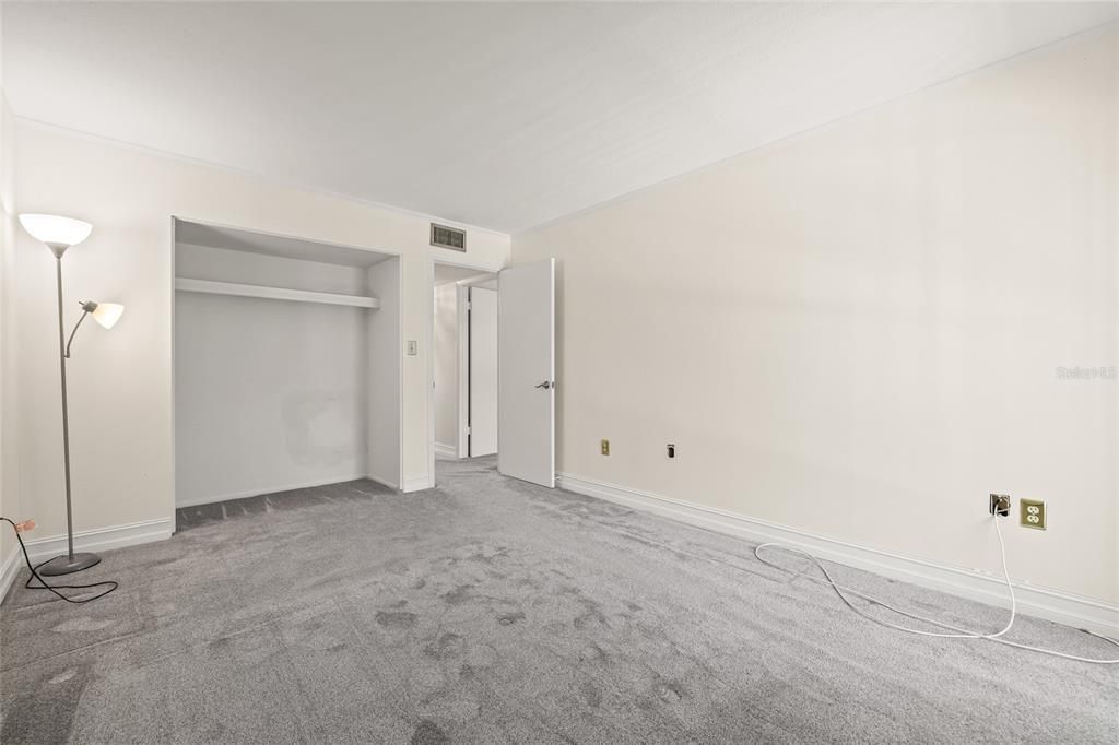 Под контрактом: $110,000 (2 спален, 2 ванн, 1270 Квадратных фут)