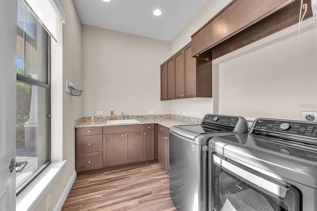 For Sale: $917,000 (4 beds, 4 baths, 3738 Square Feet)