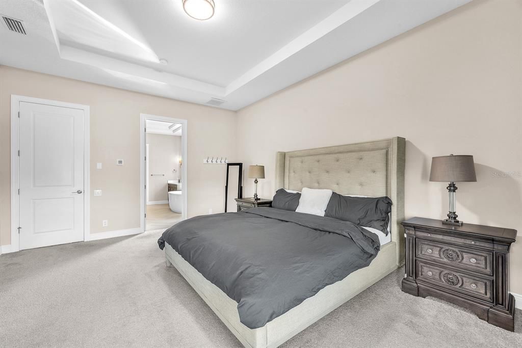 For Sale: $917,000 (4 beds, 4 baths, 3738 Square Feet)