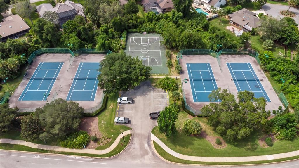 合同活跃: $595,000 (4 贝兹, 3 浴室, 2852 平方英尺)