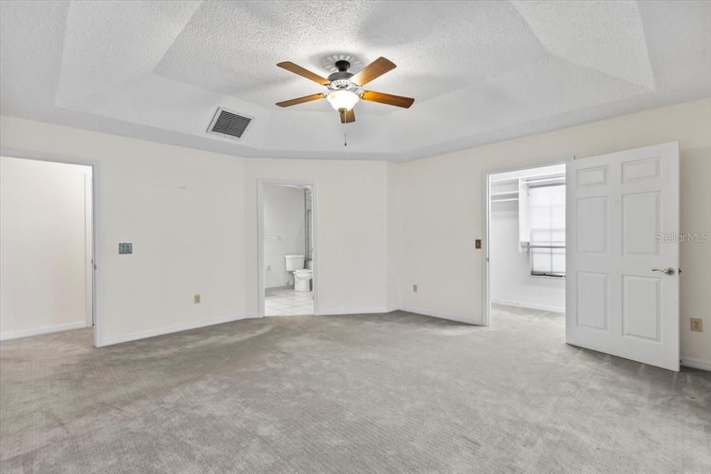 合同活跃: $595,000 (4 贝兹, 3 浴室, 2852 平方英尺)