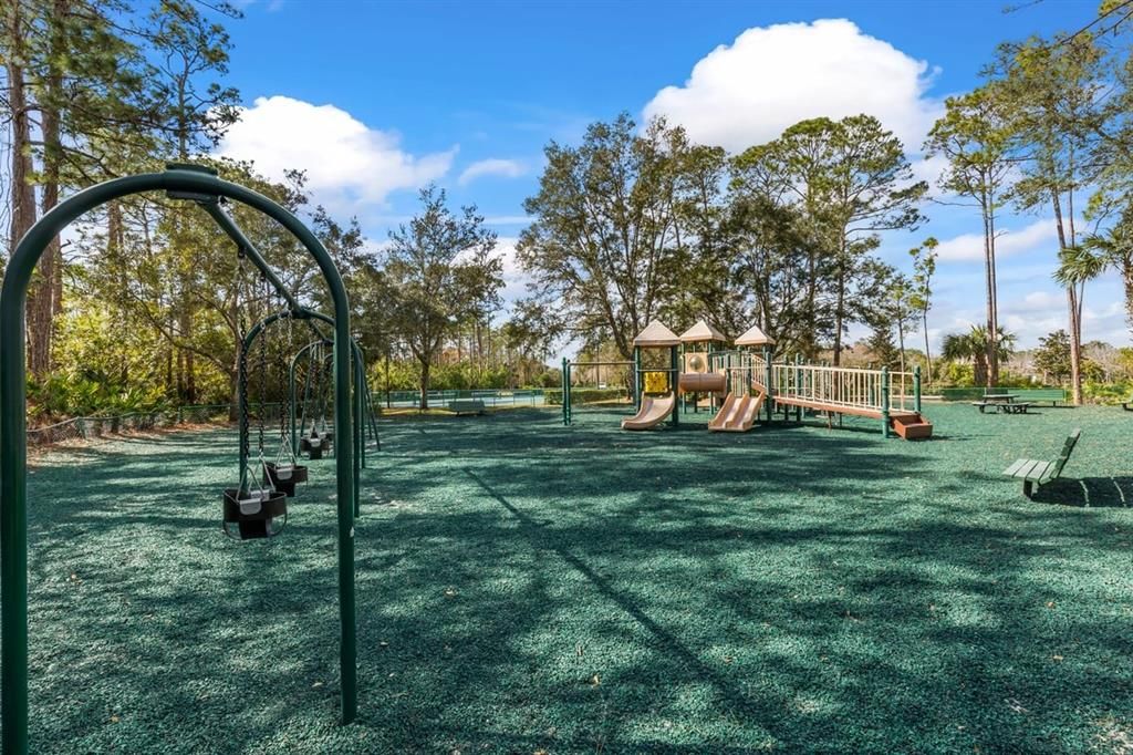 合同活跃: $595,000 (4 贝兹, 3 浴室, 2852 平方英尺)