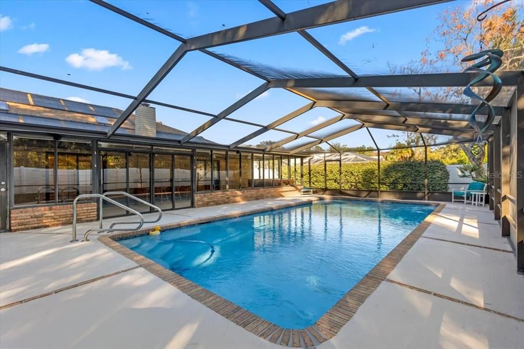 合同活跃: $595,000 (4 贝兹, 3 浴室, 2852 平方英尺)