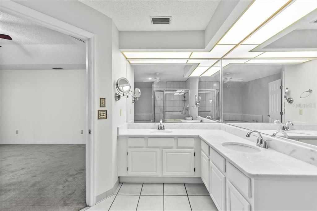 合同活跃: $595,000 (4 贝兹, 3 浴室, 2852 平方英尺)