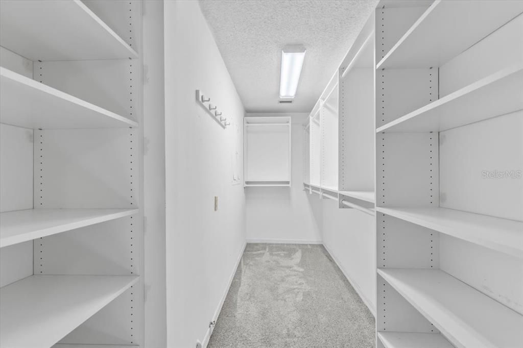 合同活跃: $595,000 (4 贝兹, 3 浴室, 2852 平方英尺)