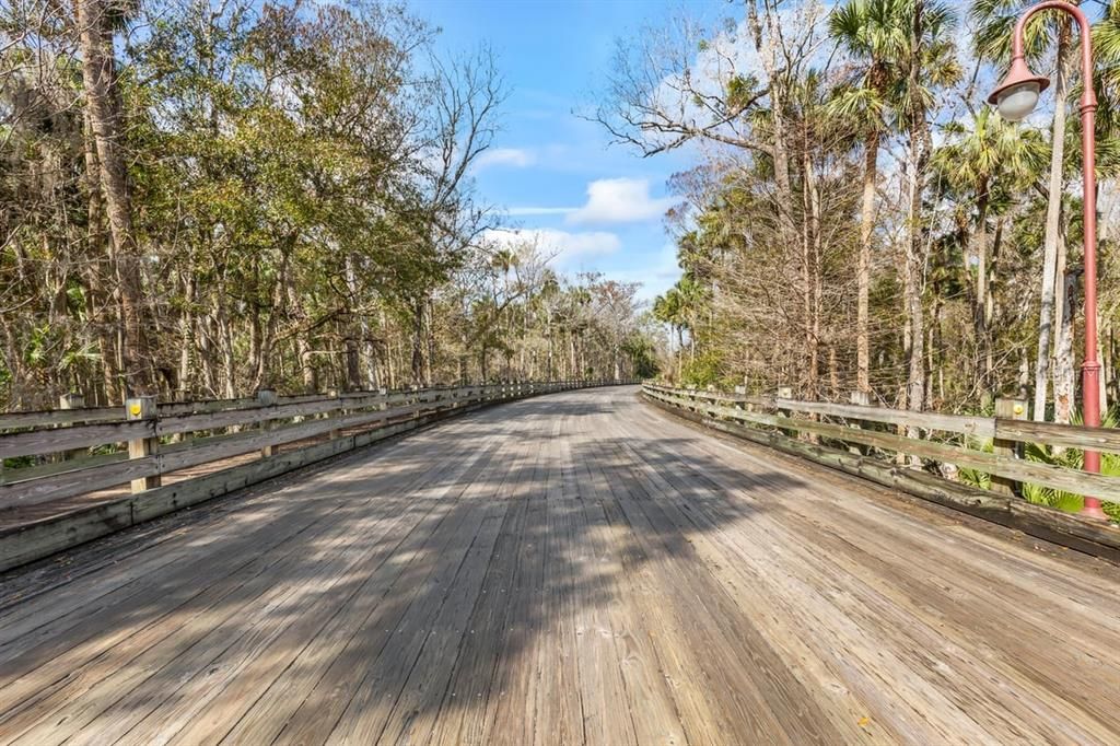 合同活跃: $595,000 (4 贝兹, 3 浴室, 2852 平方英尺)