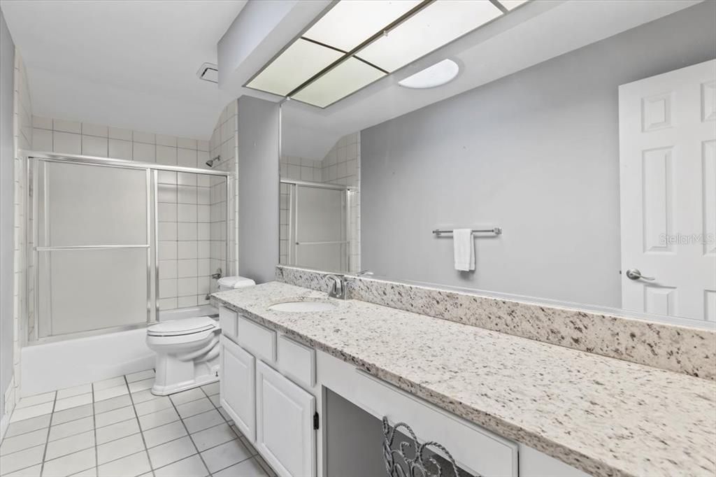 合同活跃: $595,000 (4 贝兹, 3 浴室, 2852 平方英尺)