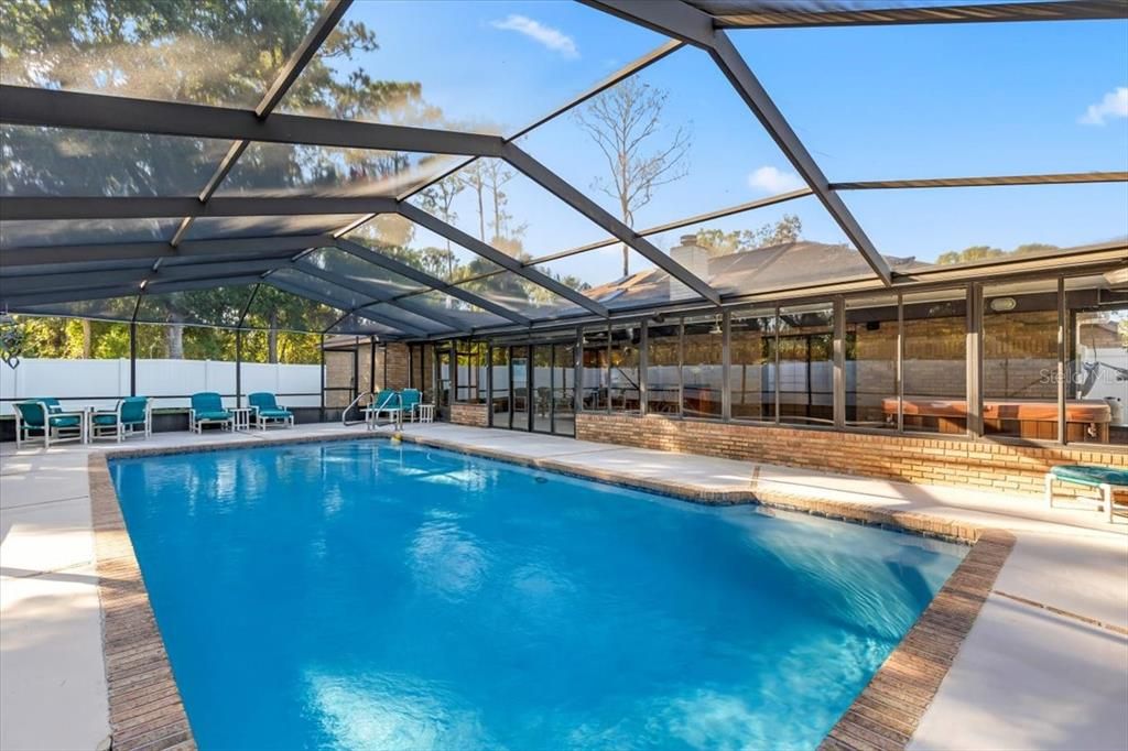 合同活跃: $595,000 (4 贝兹, 3 浴室, 2852 平方英尺)