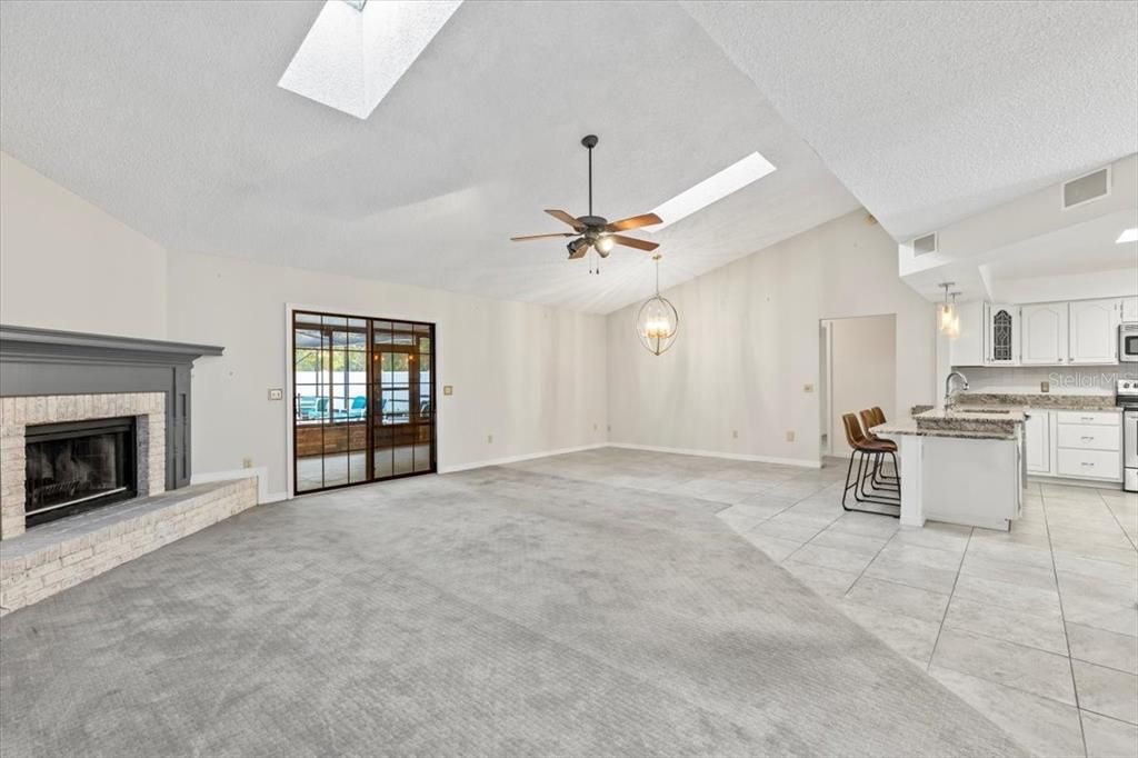 合同活跃: $595,000 (4 贝兹, 3 浴室, 2852 平方英尺)