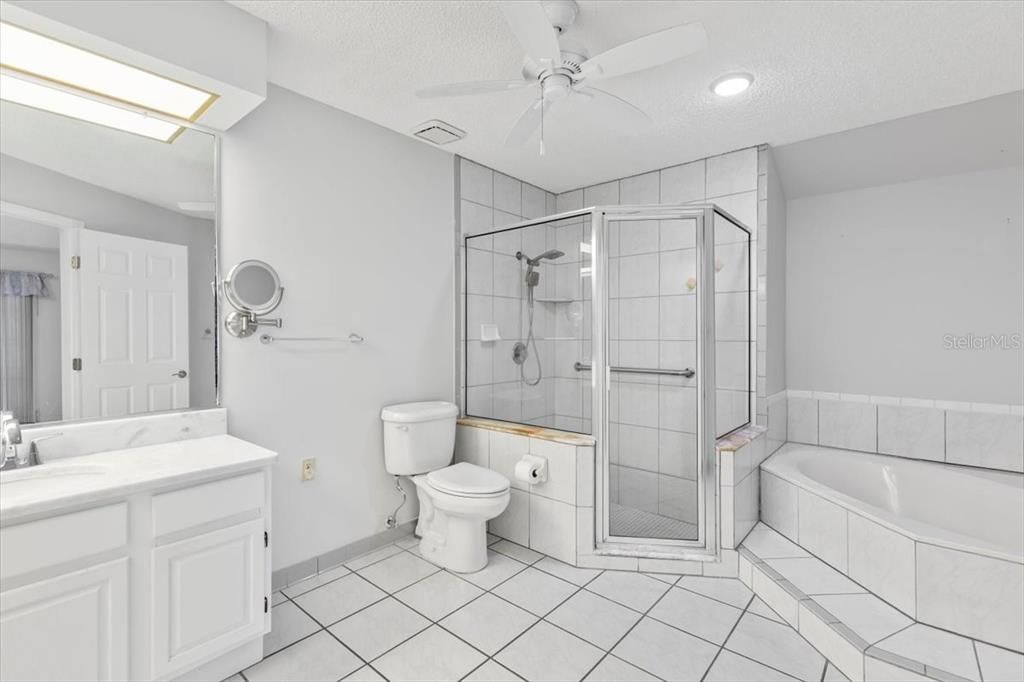 合同活跃: $595,000 (4 贝兹, 3 浴室, 2852 平方英尺)