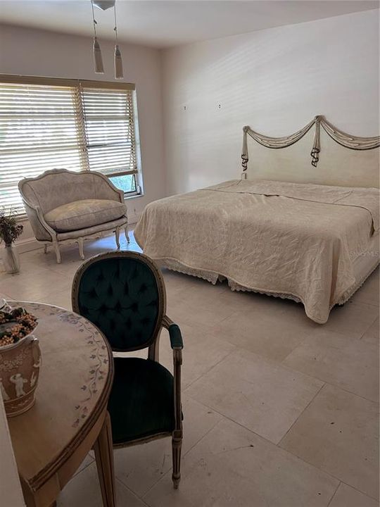 Activo con contrato: $1,398,000 (4 camas, 3 baños, 3074 Pies cuadrados)