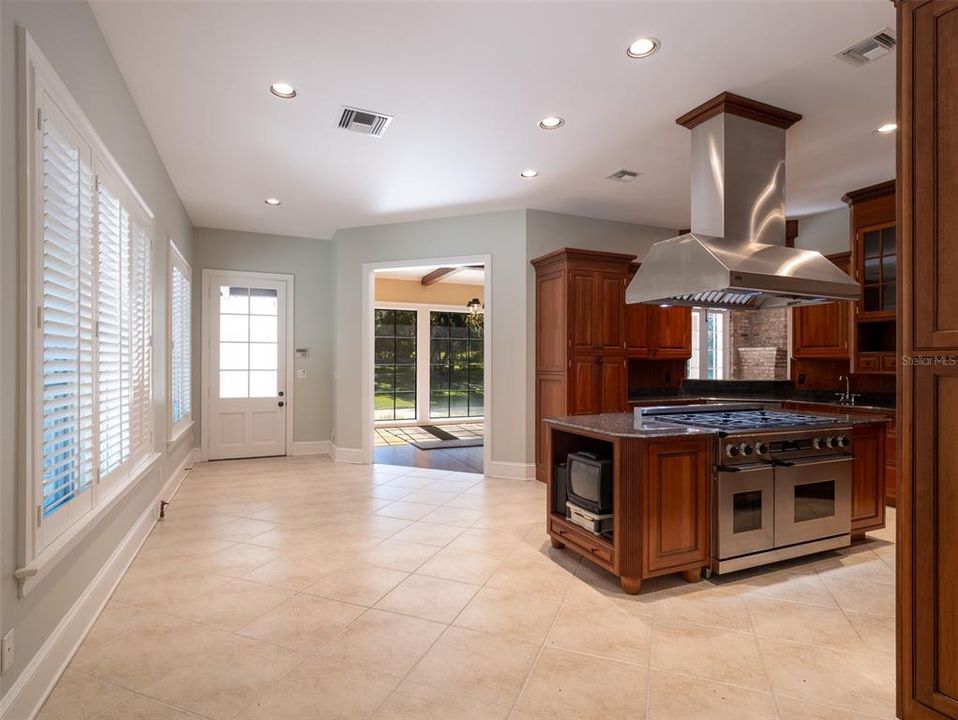 待售: $1,595,000 (5 贝兹, 6 浴室, 6410 平方英尺)