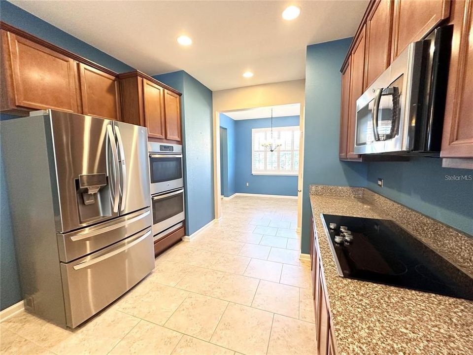 For Rent: $2,450 (4 beds, 3 baths, 2372 Square Feet)