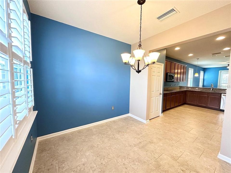 For Rent: $2,450 (4 beds, 3 baths, 2372 Square Feet)