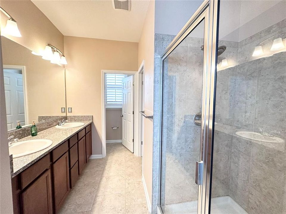 For Rent: $2,450 (4 beds, 3 baths, 2372 Square Feet)