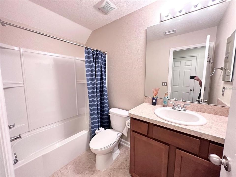 For Rent: $2,450 (4 beds, 3 baths, 2372 Square Feet)