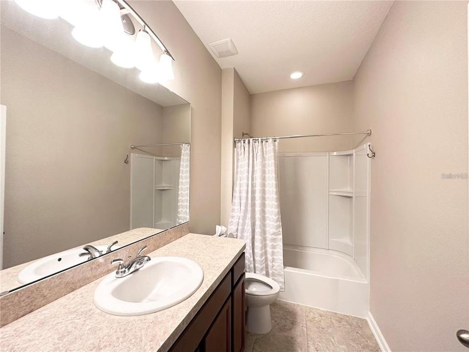 For Rent: $2,450 (4 beds, 3 baths, 2372 Square Feet)