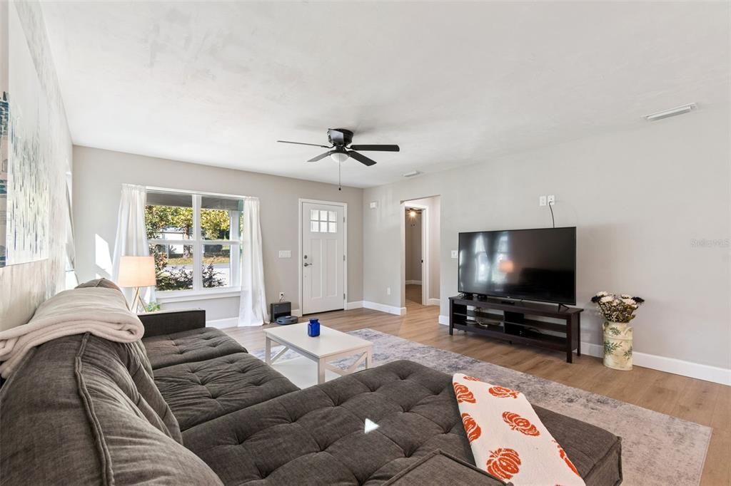 待售: $274,900 (3 贝兹, 2 浴室, 1253 平方英尺)