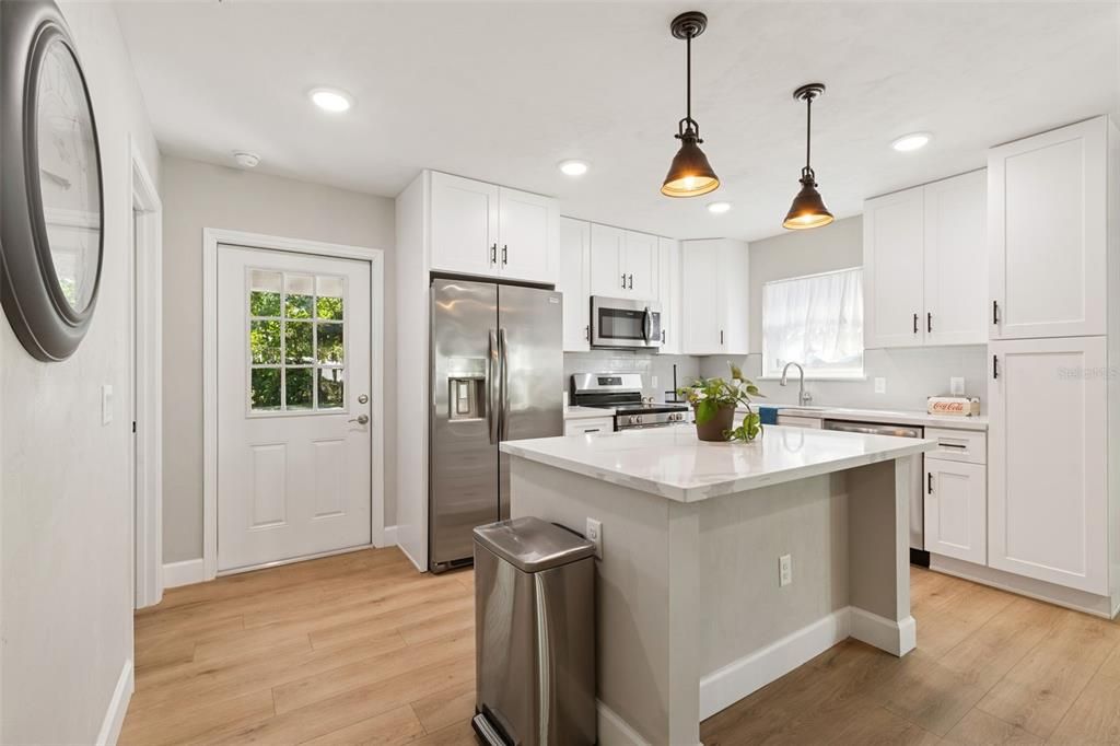 待售: $274,900 (3 贝兹, 2 浴室, 1253 平方英尺)