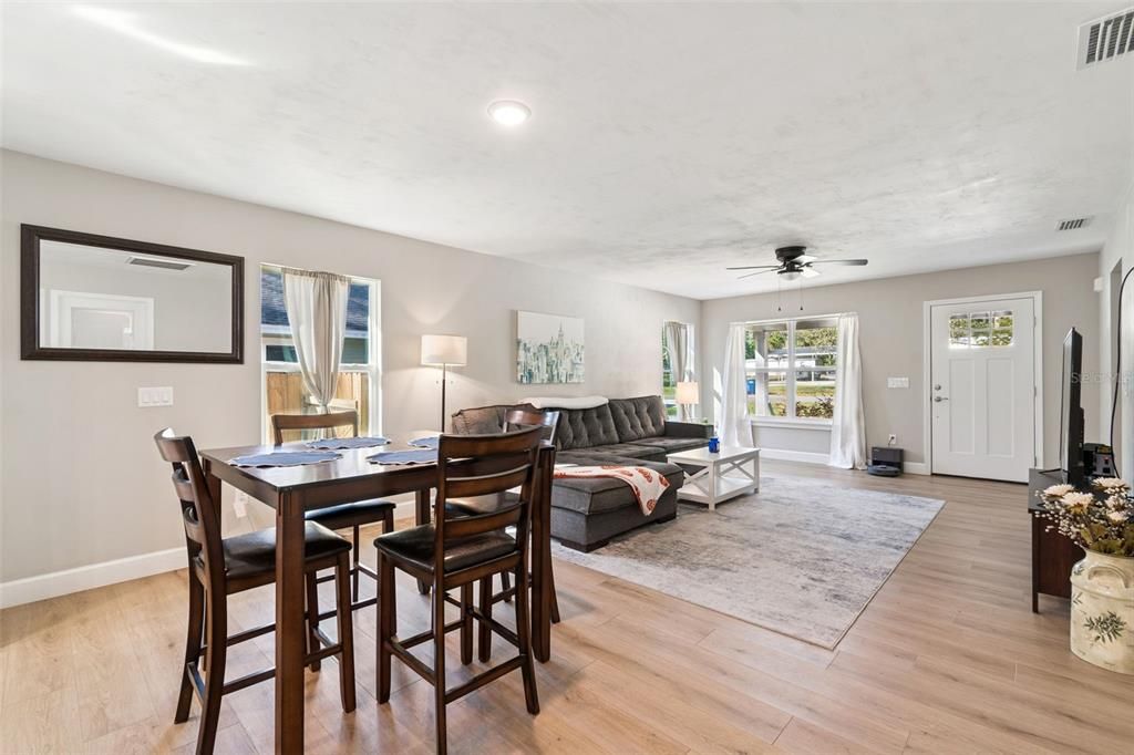 待售: $274,900 (3 贝兹, 2 浴室, 1253 平方英尺)