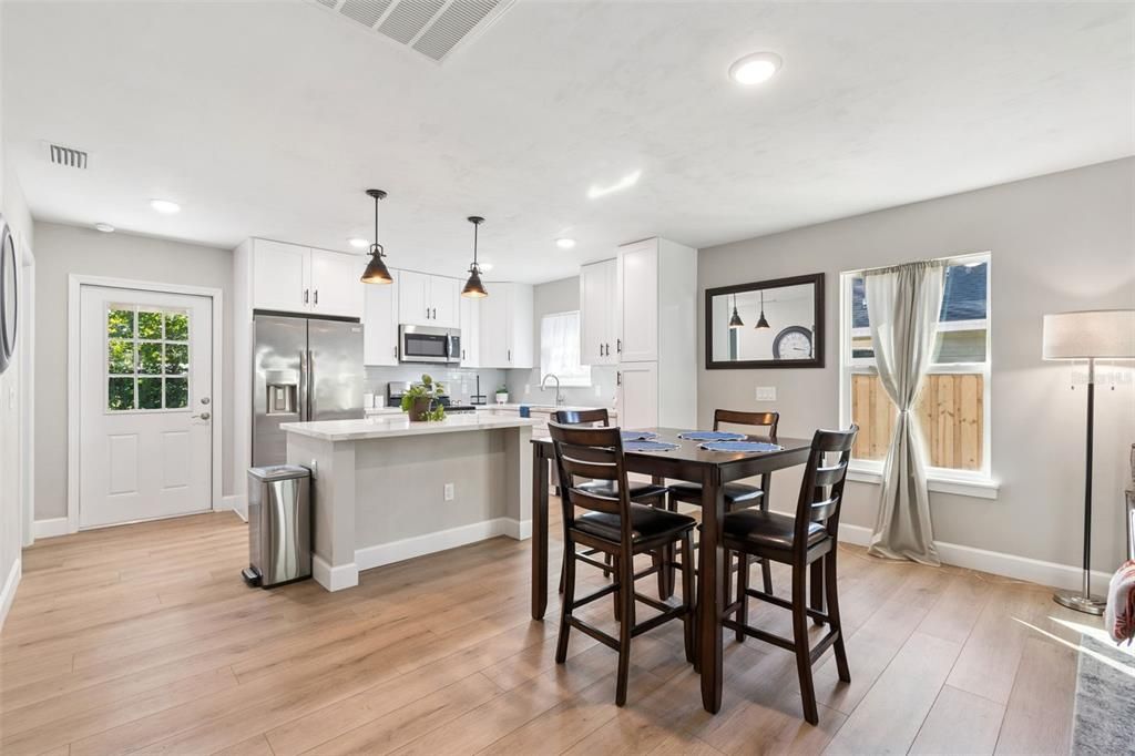 待售: $274,900 (3 贝兹, 2 浴室, 1253 平方英尺)