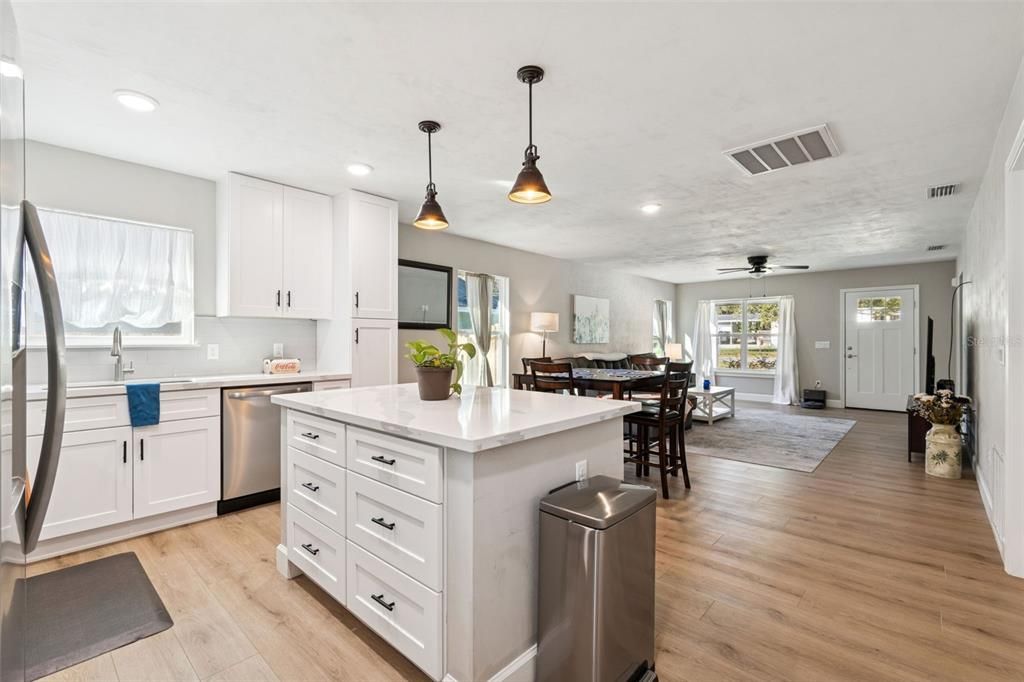 待售: $274,900 (3 贝兹, 2 浴室, 1253 平方英尺)