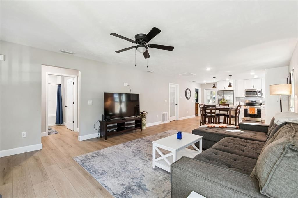 待售: $274,900 (3 贝兹, 2 浴室, 1253 平方英尺)