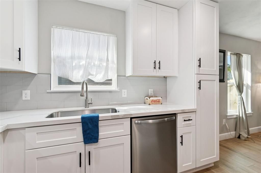 待售: $274,900 (3 贝兹, 2 浴室, 1253 平方英尺)