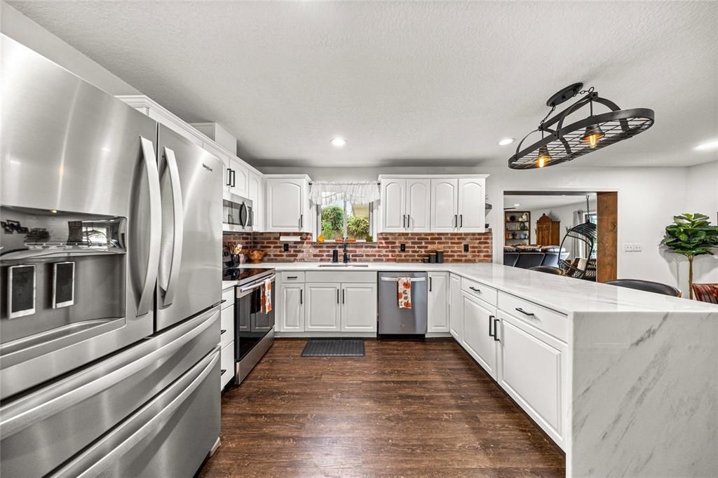 Active With Contract: $389,900 (3 beds, 2 baths, 1722 Square Feet)