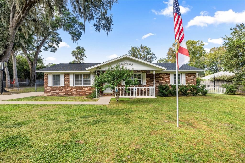 Active With Contract: $389,900 (3 beds, 2 baths, 1722 Square Feet)