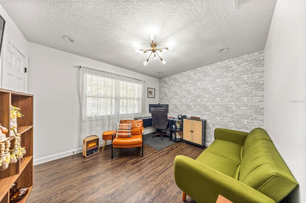 Active With Contract: $389,900 (3 beds, 2 baths, 1722 Square Feet)