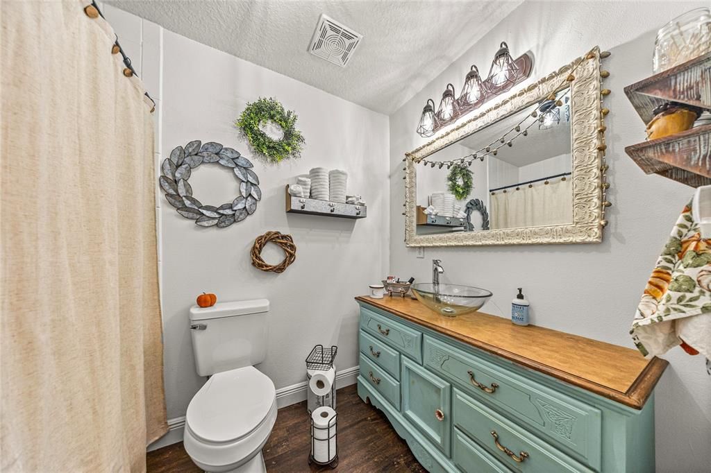 Active With Contract: $389,900 (3 beds, 2 baths, 1722 Square Feet)