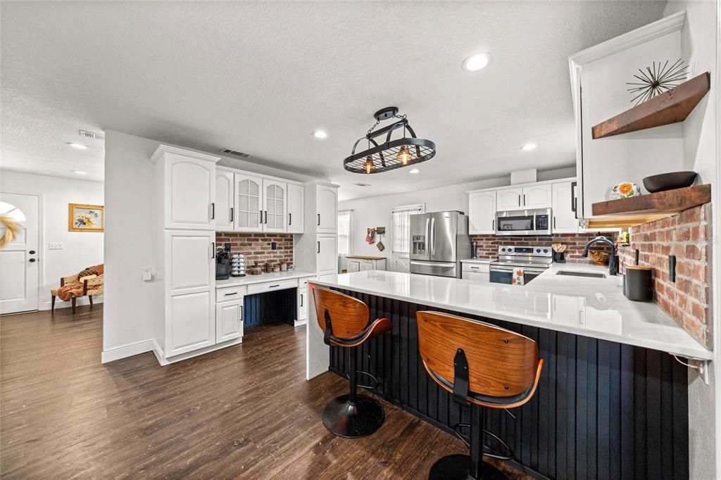 Active With Contract: $389,900 (3 beds, 2 baths, 1722 Square Feet)