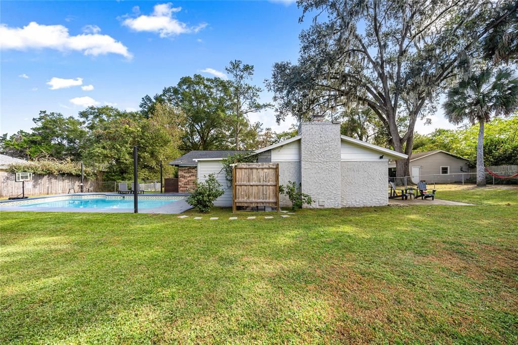 Active With Contract: $389,900 (3 beds, 2 baths, 1722 Square Feet)