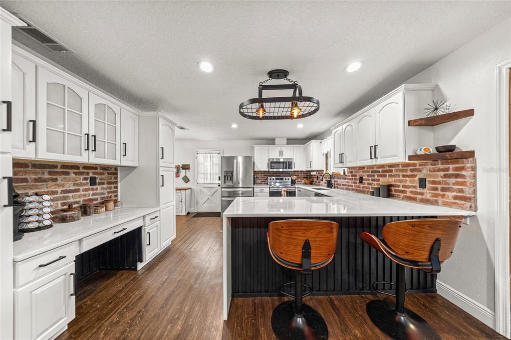 Active With Contract: $389,900 (3 beds, 2 baths, 1722 Square Feet)