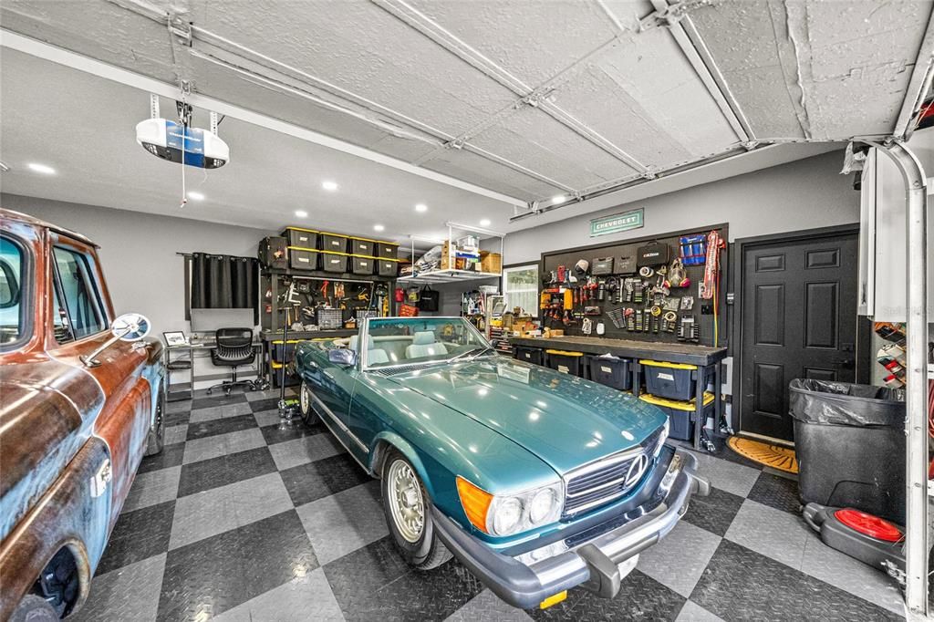 Active With Contract: $389,900 (3 beds, 2 baths, 1722 Square Feet)