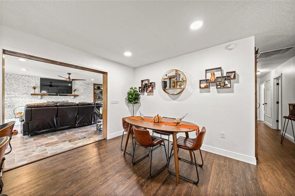 Active With Contract: $389,900 (3 beds, 2 baths, 1722 Square Feet)