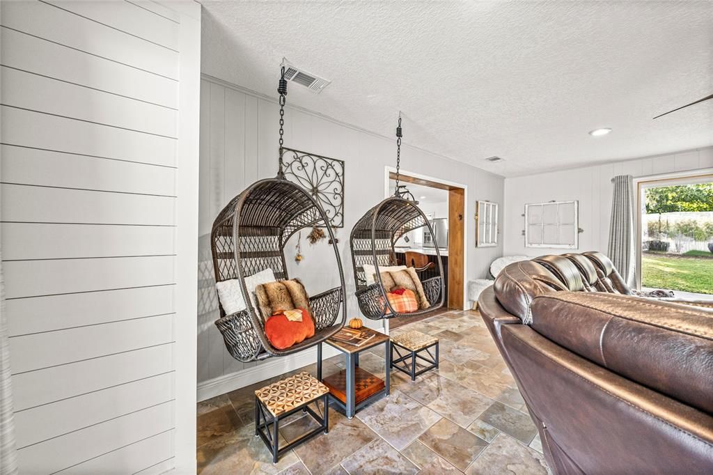 Active With Contract: $389,900 (3 beds, 2 baths, 1722 Square Feet)