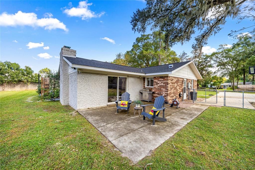 Active With Contract: $389,900 (3 beds, 2 baths, 1722 Square Feet)