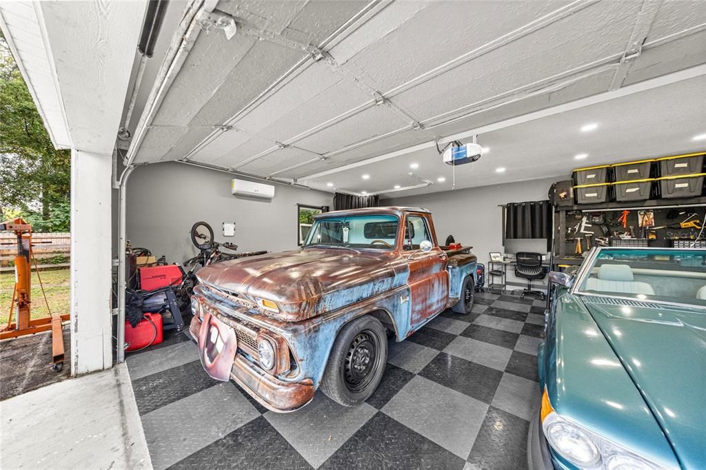 Active With Contract: $389,900 (3 beds, 2 baths, 1722 Square Feet)