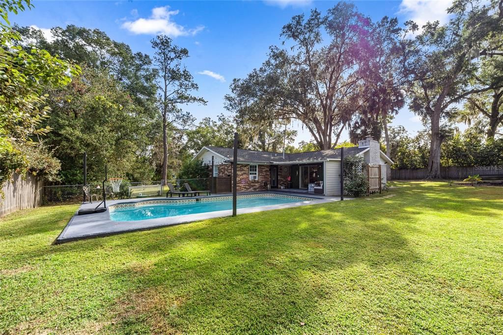 Active With Contract: $389,900 (3 beds, 2 baths, 1722 Square Feet)