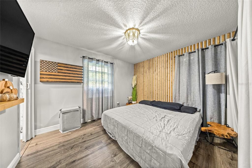 Active With Contract: $389,900 (3 beds, 2 baths, 1722 Square Feet)